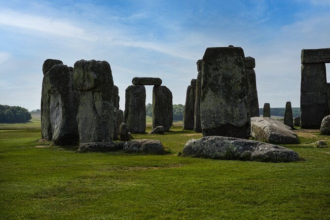 small-group-day-trip-to-stonehenge-bath-and-windsor-from-london