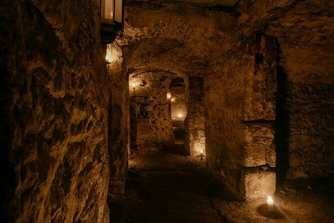 small-group-ghost-tour-incl-underground-vaults-free-drink-in-meggets-cellar
