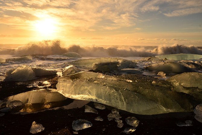 small-group-glacier-lagoon-and-northern-lights-from-reykjavik