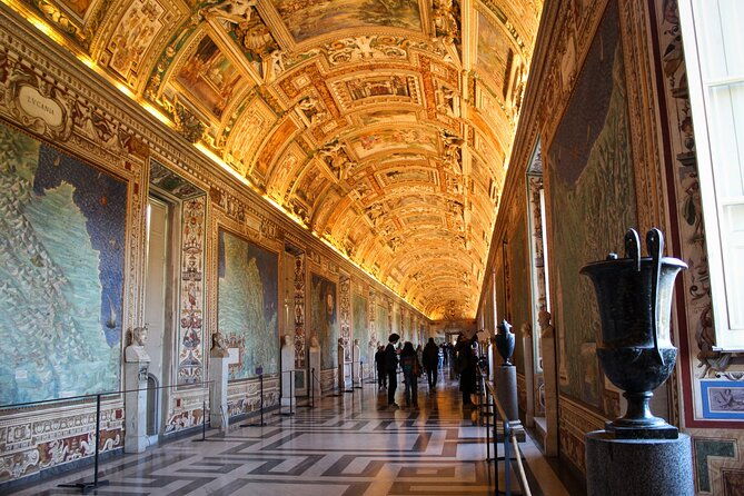 small-group-tour-of-vatican-museums-sistine-chapel-and-basilica