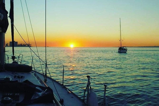 sunset-sailing-tour-on-the-tagus-river