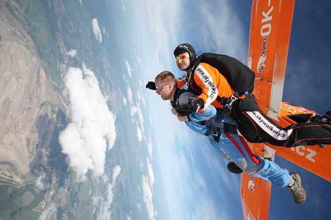 tandem-skydiving-adventure-in-prague