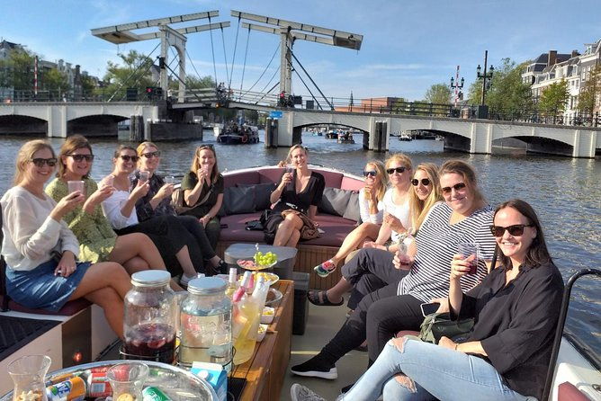 the-best-boat-trip-through-the-amsterdam-canals