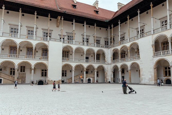 the-heart-of-krakow-old-town-wawel-castle-private-tour