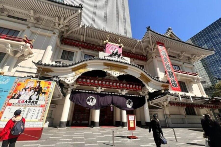 tokyo-guided-tour-of-traditional-performance-art-kabuki