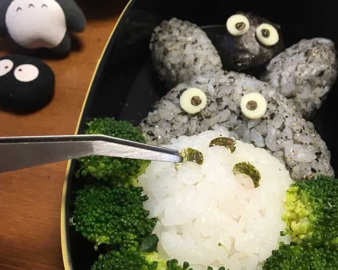 tokyo-making-a-bento-box-with-cute-character-look