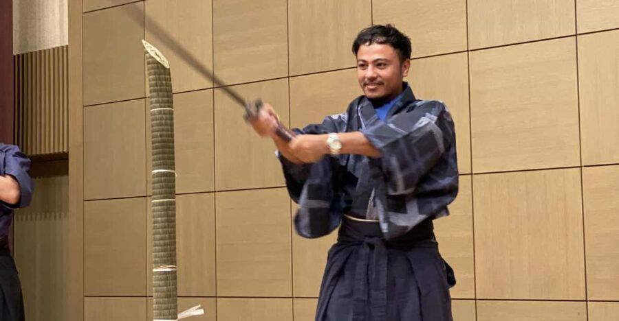 tokyo-samurai-experience-with-a-real-sword