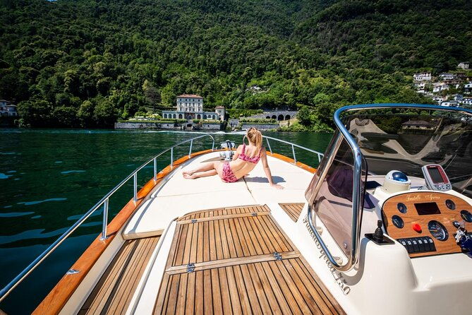 1h-private-cruise-on-a-beautiful-wooden-speedboat-on-lake-como