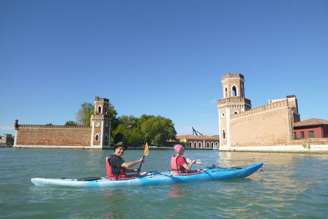 2-hour-venice-canal-kayak-tour-premium-experience-by-day