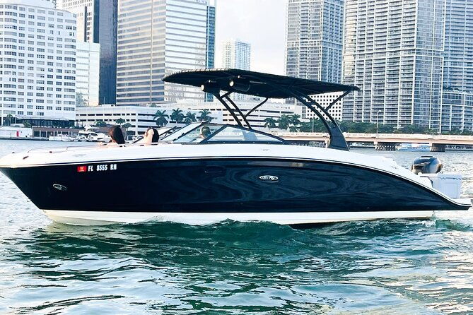 2-hours-private-miami-boat-tour-with-champagne