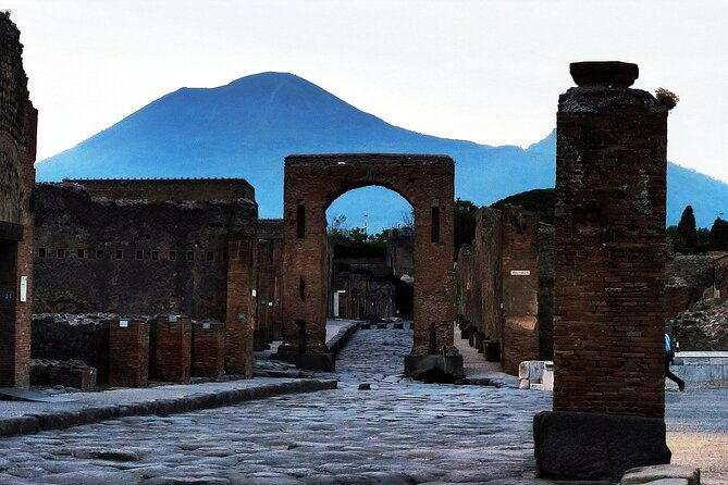 2-hours-private-tour-in-pompeii-with-archaeologist