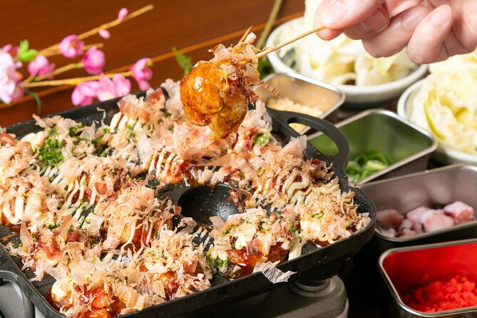 1-day-takoyaki-making-and-osaka-castle-walking-tour
