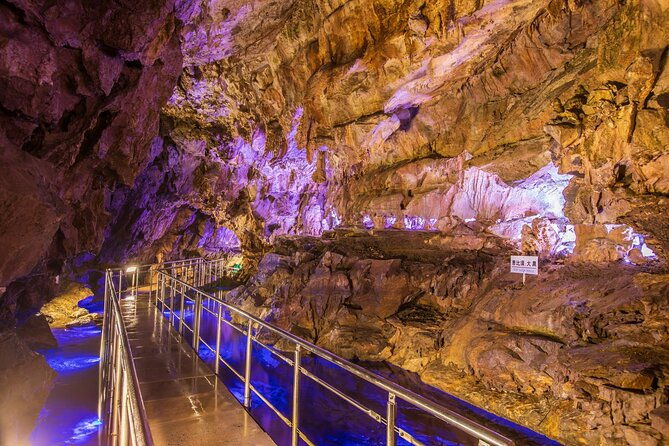 1-day-tour-from-takayama-hida-folk-village-caves-ropeway