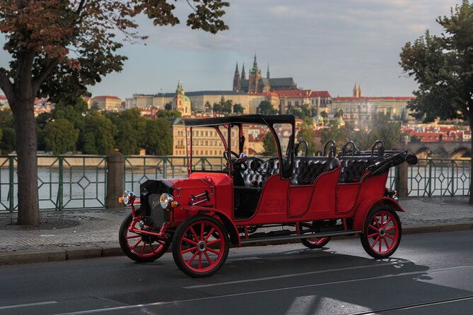 1-hour-old-timer-convertible-prague-sightseeing-tour