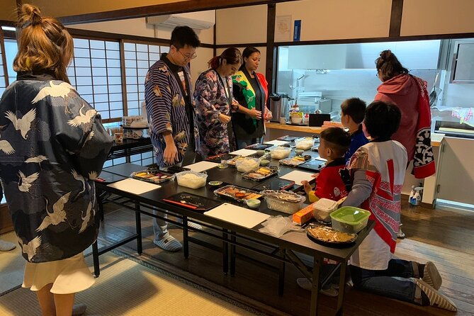 1-hour-sushi-workshop-with-local-instructor-in-kyoto-japan