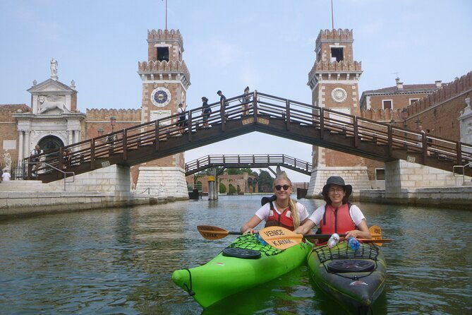 2-hour-venice-canal-kayak-tour-premium-experience-by-day
