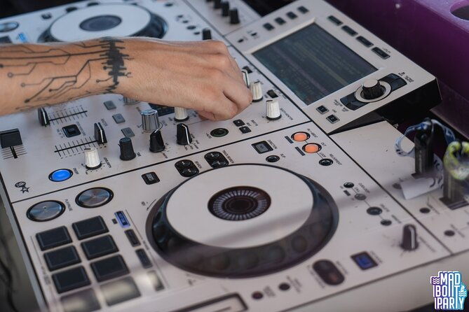 3-hours-on-the-craziest-boat-party-in-malaga