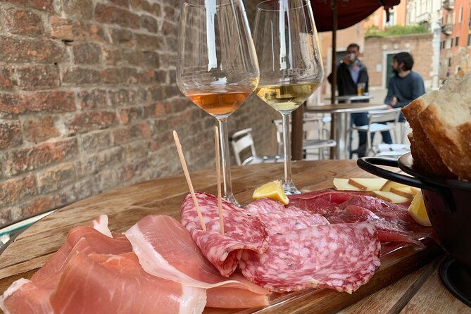 a-venetian-evening-wine-tasting-cicchetti-with-a-local-guide
