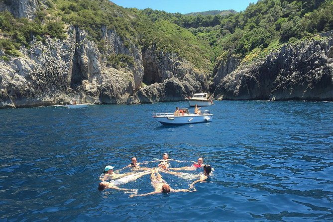 amalfi-to-capri-private-boat-tour