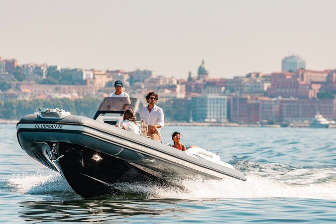 aperitif-on-a-boat-at-sunset-in-the-gulf-of-naples