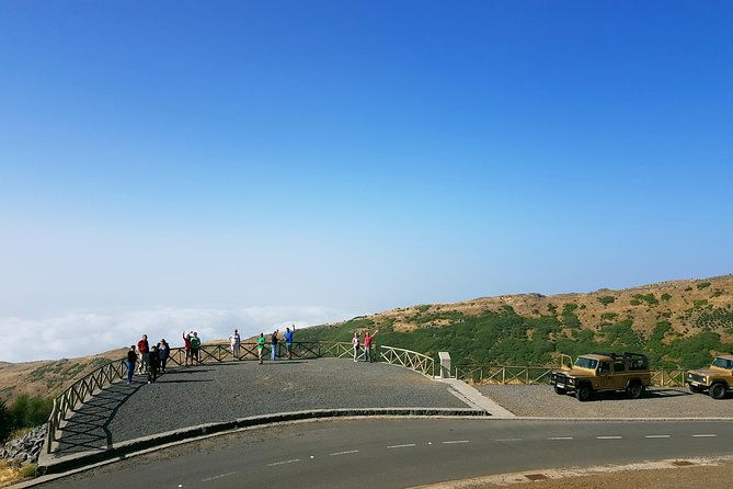 arieiro-peak-santo-da-serra-and-cristo-rei-4x4-experience