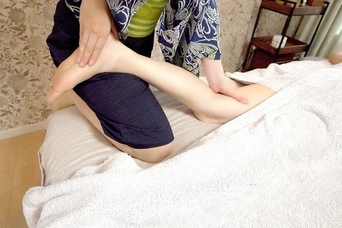 aroma-massage-with-cherry-blossom-infused-oil