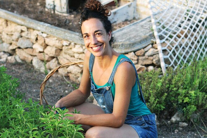 aromatic-experience-in-the-medicinal-garden-in-ibiza