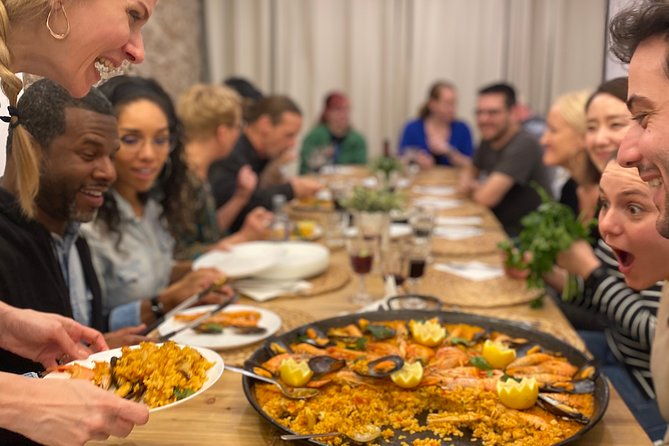 barcelona-seafood-paella-class-sangria-with-a-top-chef
