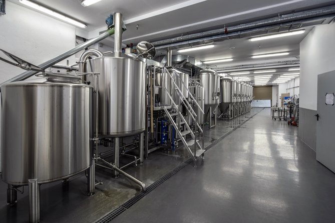beer-tasting-at-mykonos-brewing-company