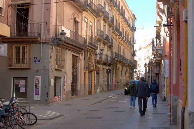 between-two-gates-a-self-guided-audio-tour-in-valencia