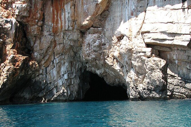 blue-cave-and-dobrec-beach-tour