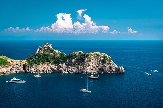 boat-tour-of-the-amalfi-coast-with-aperitif