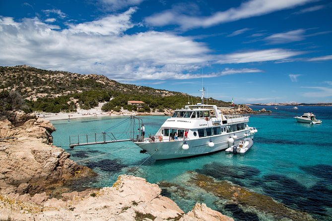 boat-trip-la-maddalena-archipelago-departure-from-palau