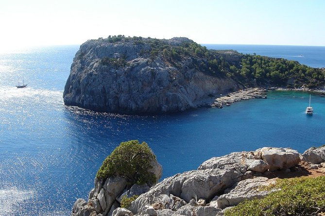 boat-trip-to-anthony-quinn-kallithea-traganou-bays