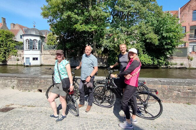 bruges-by-bike-with-friends-and-family