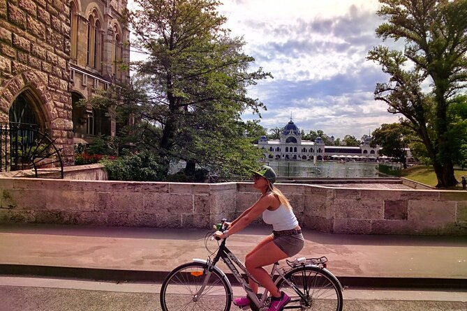 budapest-highlights-bike-tour-with-photo-breaks