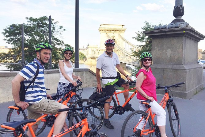 budapest-relaxed-bicycle-tour-at-sunset