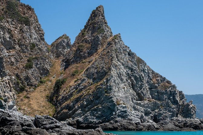 by-boat-between-the-sea-and-the-most-beautiful-beaches-capo-vaticano-tropea-briatico