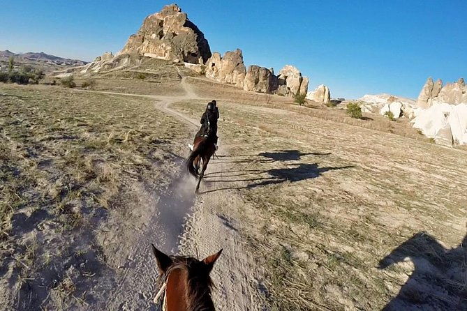 cappadocia-sunset-horse-riding-through-the-valleys-and-fairy-chimneys