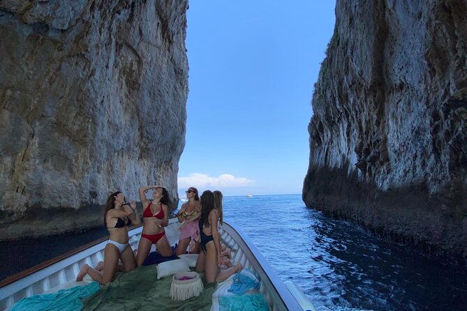 capri-boat-tour-grottoes-swim-sip-limoncello-in-a-small-group