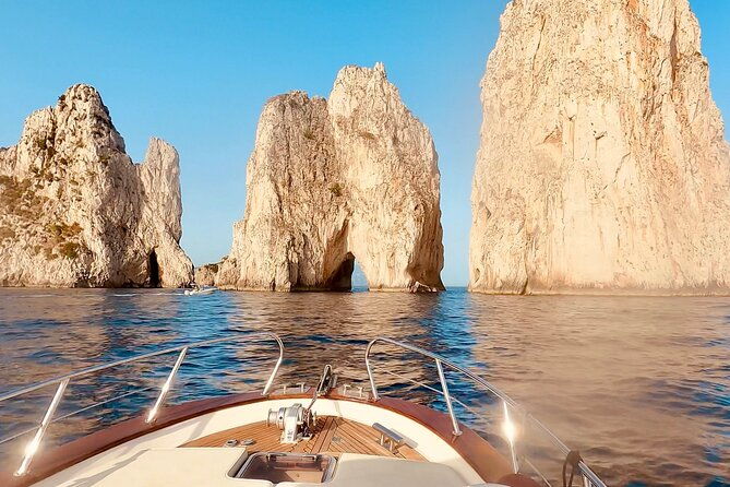 capri-by-boat-private-comfortable-tour