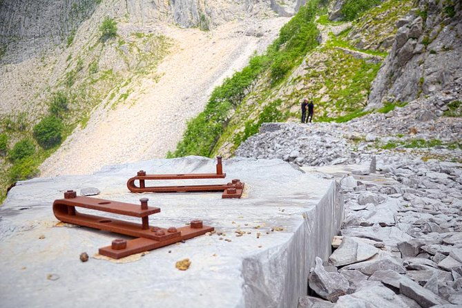 carrara-exclusive-marble-cave-tour-adventure-in-a-4x4