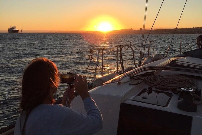 cascais-sunset-private-2h-cruise-with-a-drink