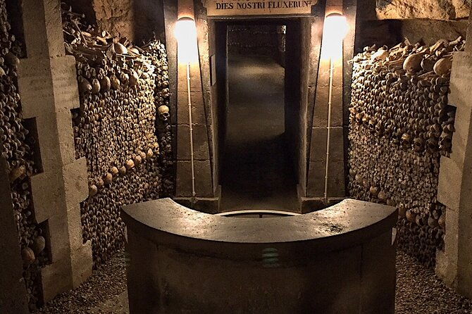 catacombs-of-paris-semi-private-vip-restricted-access-tour
