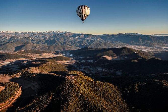 catalonia-hot-air-balloon-ride-and-breakfast-over-the-volcanoes-of-la-garrotxa