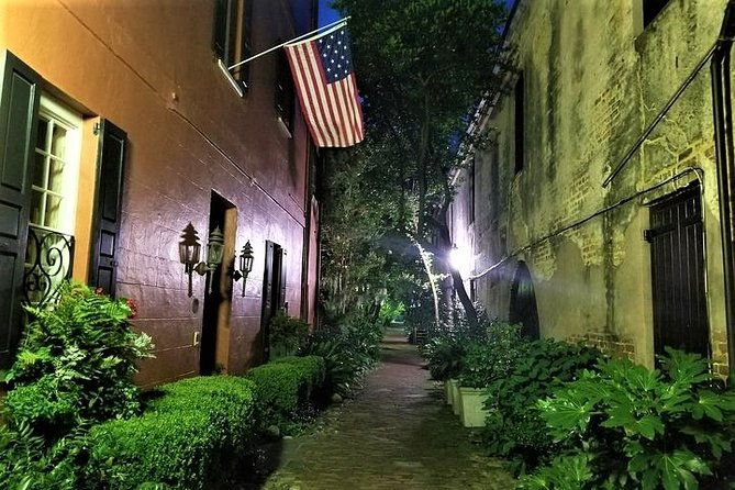 charlestons-pleasing-terrors-night-time-walking-ghost-tour
