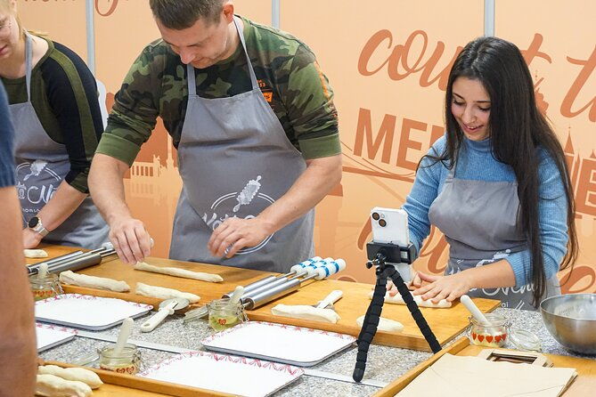 chimney-cake-workshop-budapest-downtown-kurtoskalacs-class