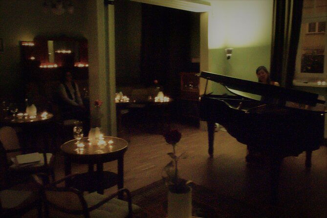 chopin-painted-by-candlelights-with-wine-warsaw-concert