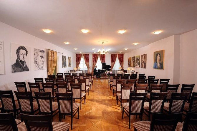 chopin-piano-concert-at-chopin-gallery-with-a-glass-of-wine