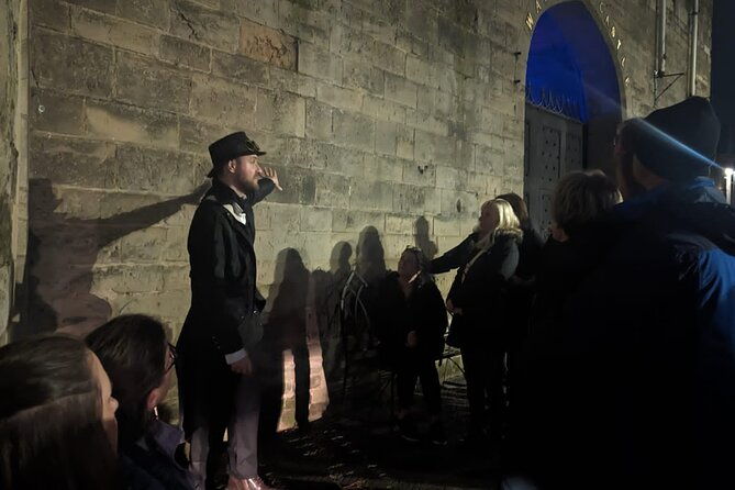 dark-history-walking-tour-in-warwick